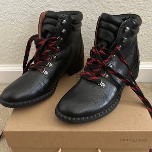 NWOT Gentle souls boots